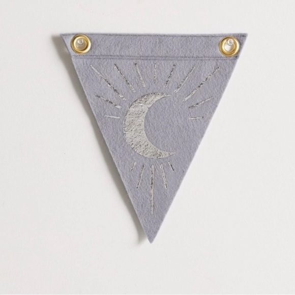 URBAN OUTFITTERS HOME The Rise And Fall Mini Flag Felt Gray - Picture 3 of 12
